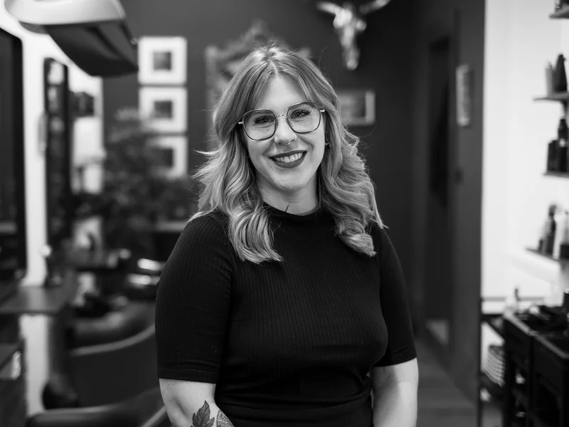Portrait Manon Plancherel, coiffeuse blackblade à Payerne